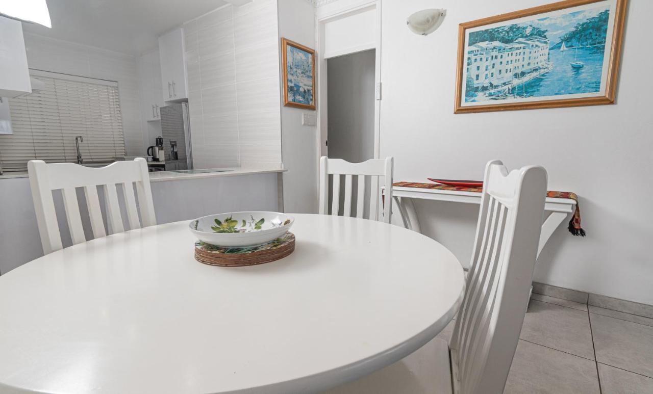 12 Bronze Umhlanga Rocks Apartment *